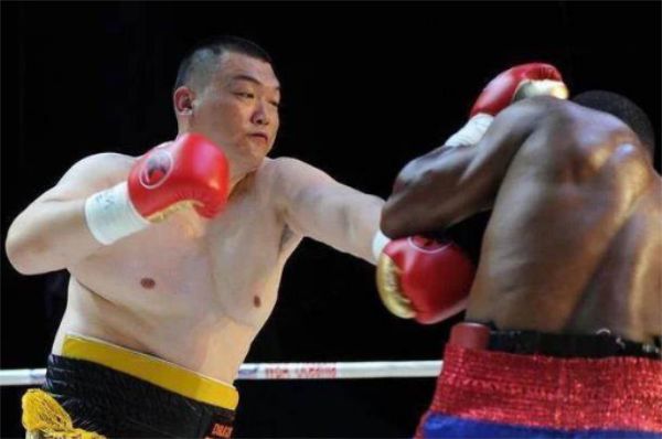 张君龙传奇拳坛之旅，十七战巨星闪耀时代