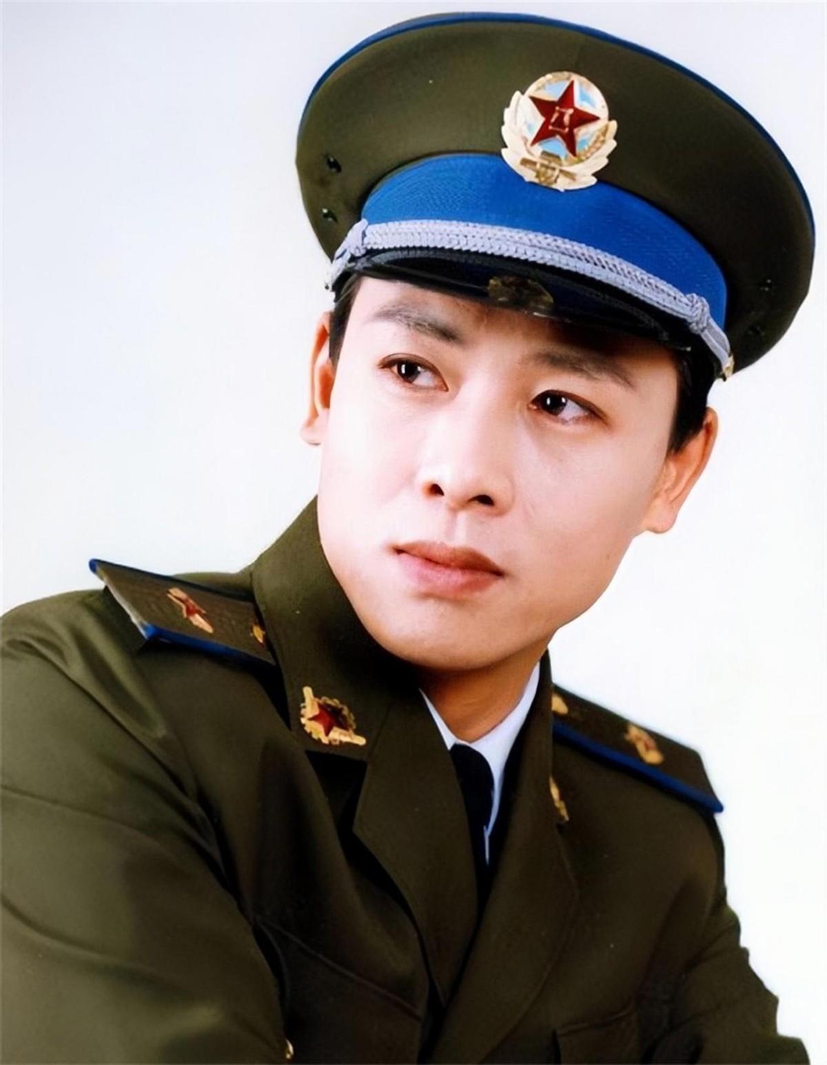 胡亚捷,演艺之路的璀璨明星