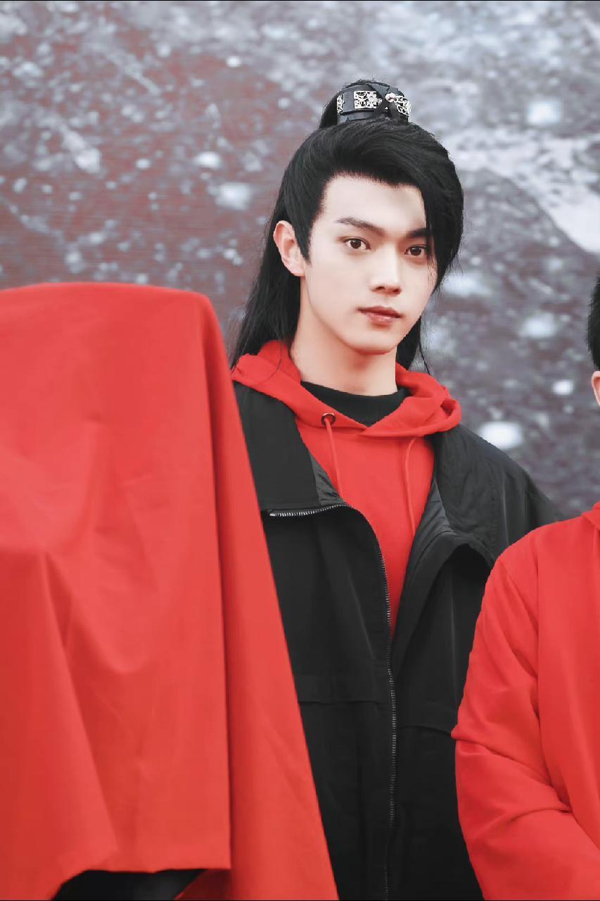 雪鹰领主最新章节发布，探索小巷独特风味小店的冒险之旅