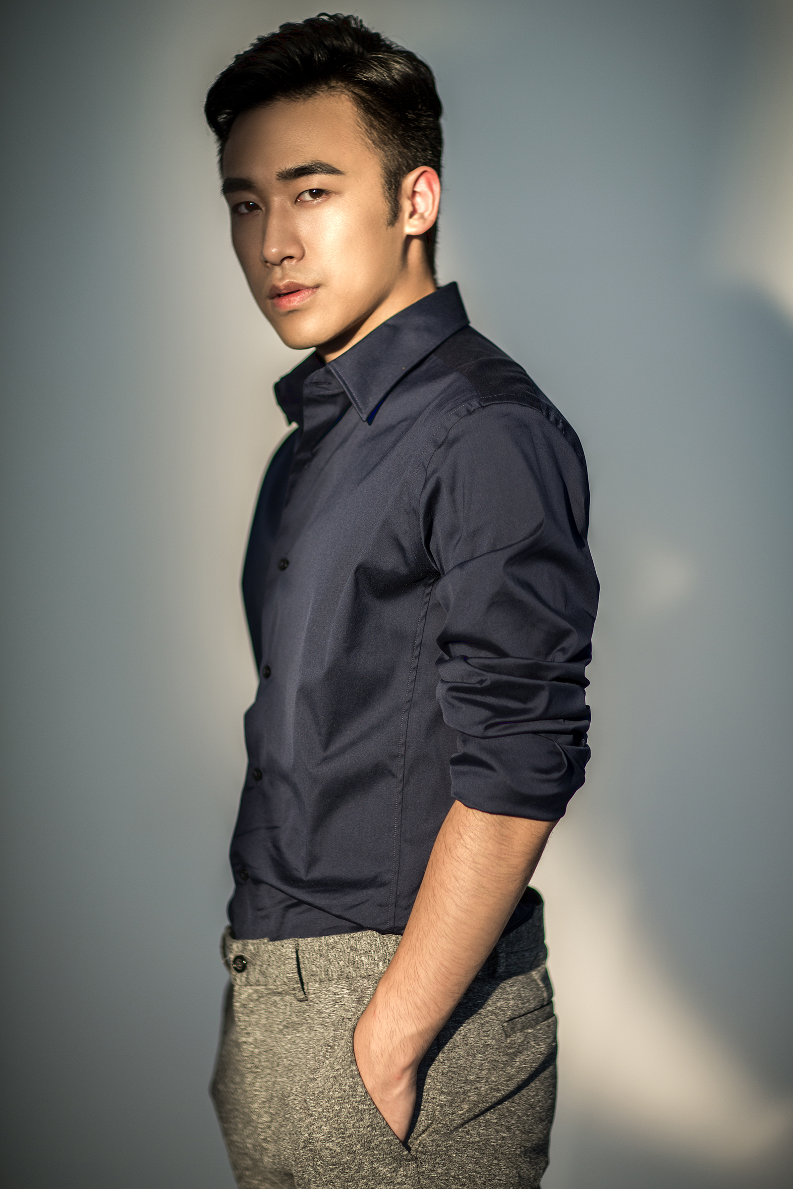 内地青年男演员,内地青年男演员，与自然美景的亲密接触，寻找内心的宁静与平和