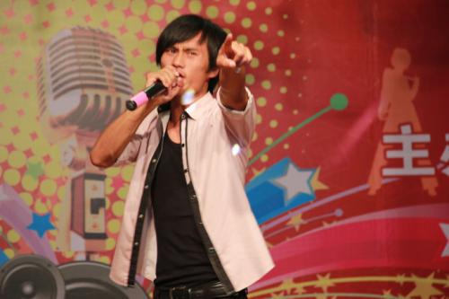 男歌唱比赛精选曲目大解密,哪些歌曲成为夺冠热门?🎤✨