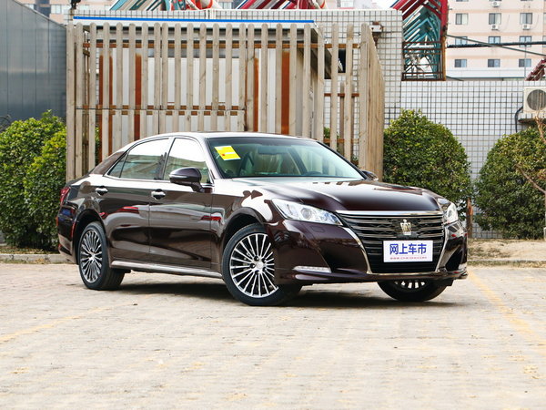 最新皇冠车型配置，科技引领豪华驾驶新体验