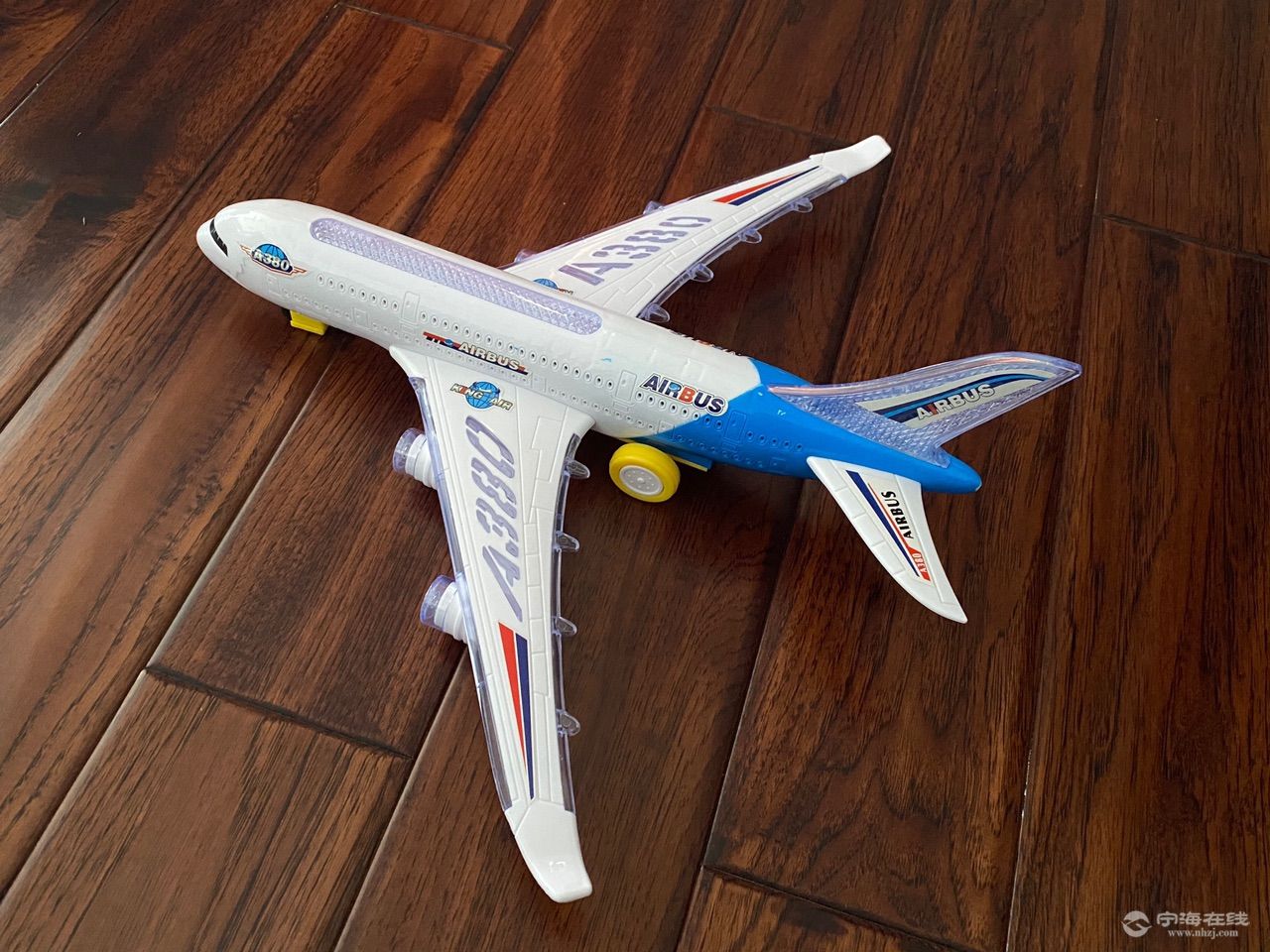 最新航空玩具，翱翔梦想的新伙伴，引领你飞向蓝天！