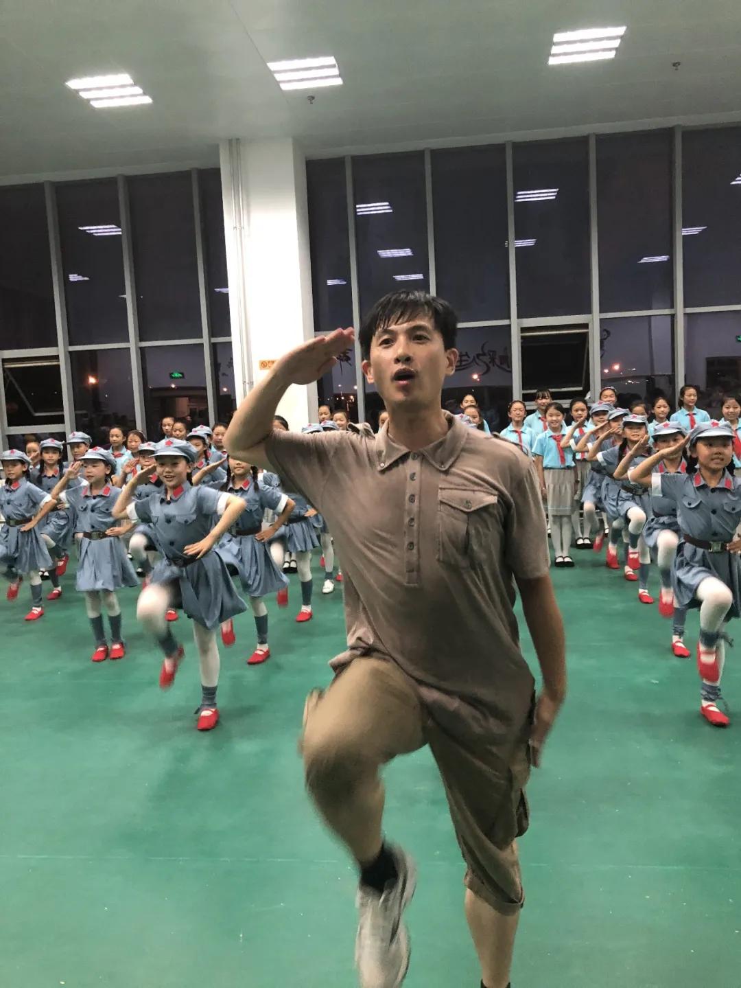 小学生独舞比赛，科技之光重塑舞蹈梦想之旅