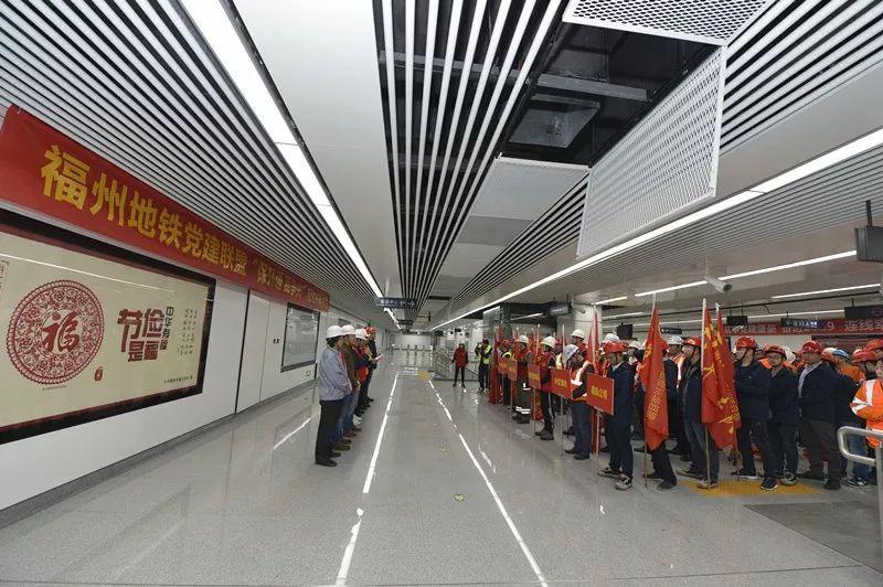 跑最新,跑最新，带你领略时尚潮流的前沿魅力！