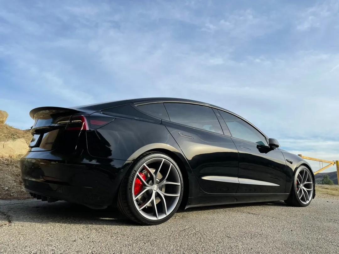 跑最新,跑最新,带你领略时尚潮流的前沿魅力!