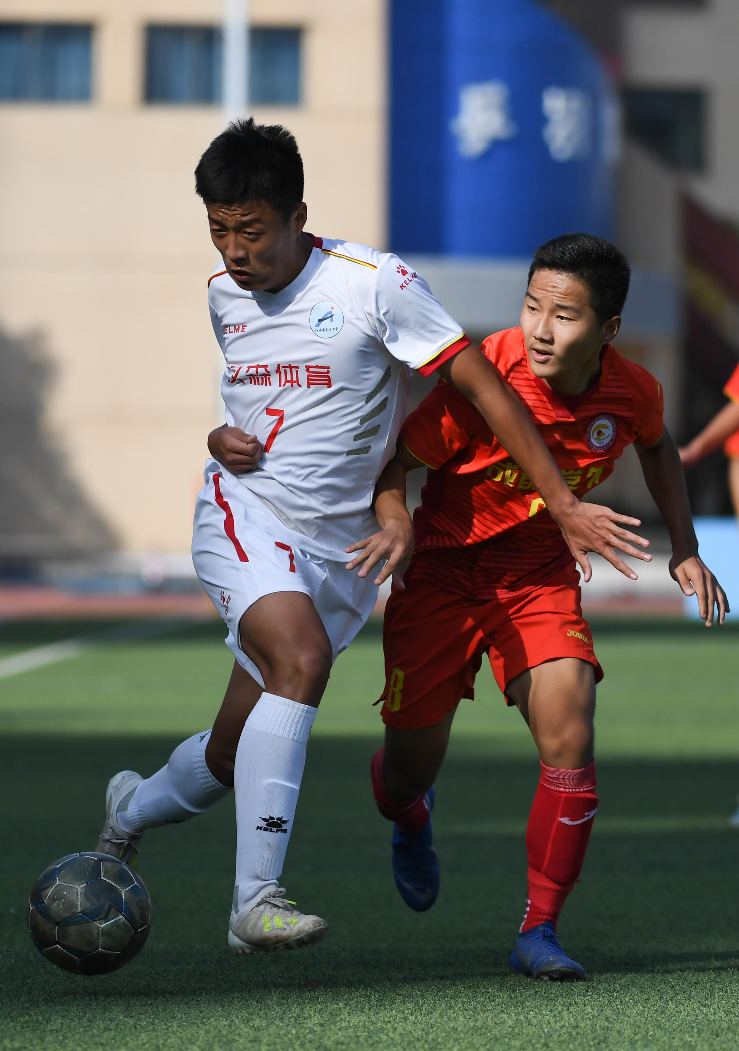 中国足球比赛，球场上的励志人生之旅