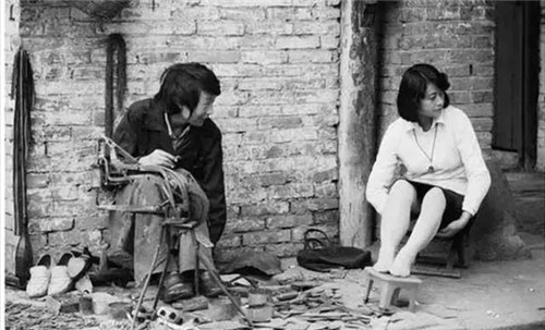 女尸之谜,高科技革新之旅背后的电影探秘