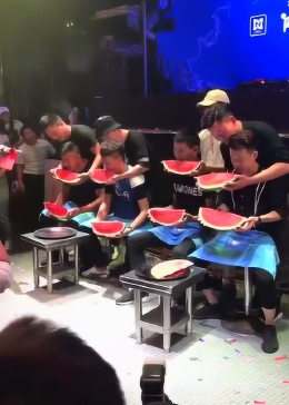 搞笑吃西瓜比赛视频制作指南,轻松制作精彩比赛视频!
