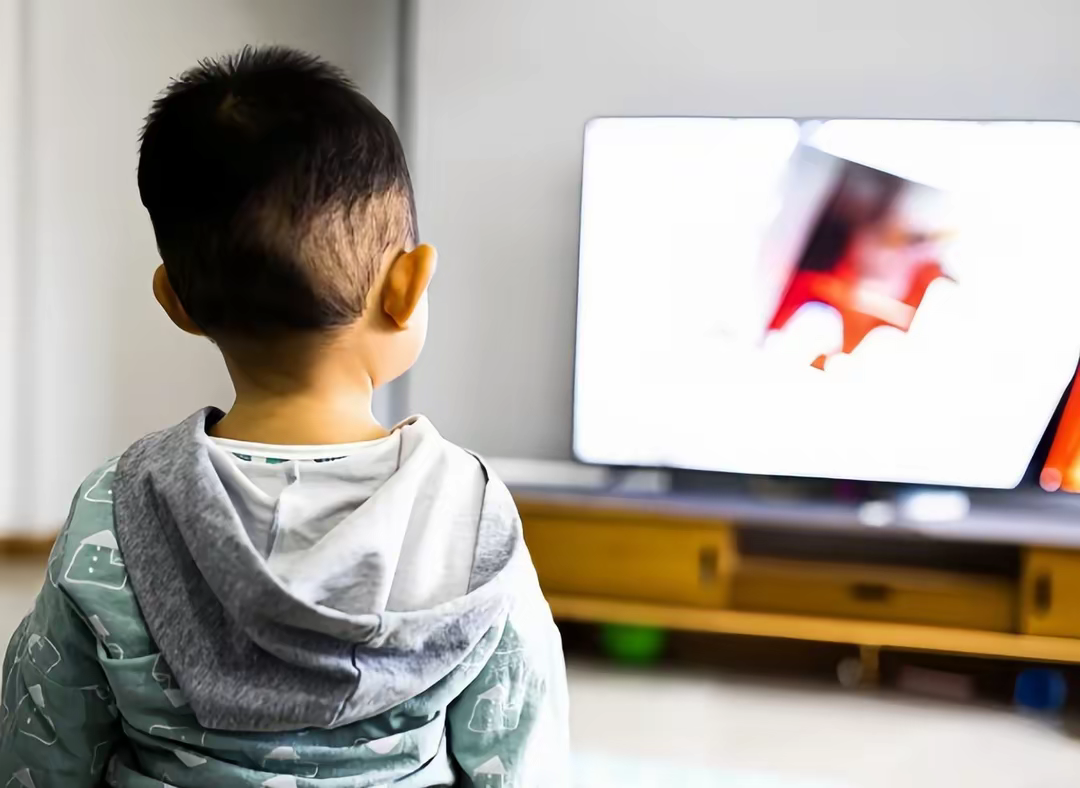 一岁宝宝与电视的奇妙世界，能否看电视的探讨与启示