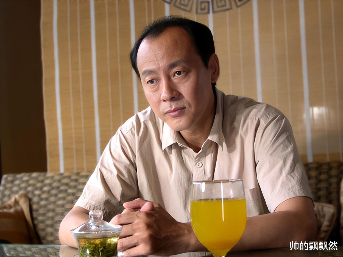 侯天来探索小巷美食之旅的独特体验