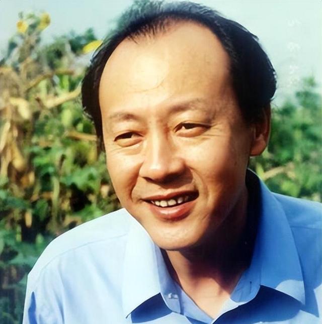 侯天来探索小巷美食之旅的独特体验