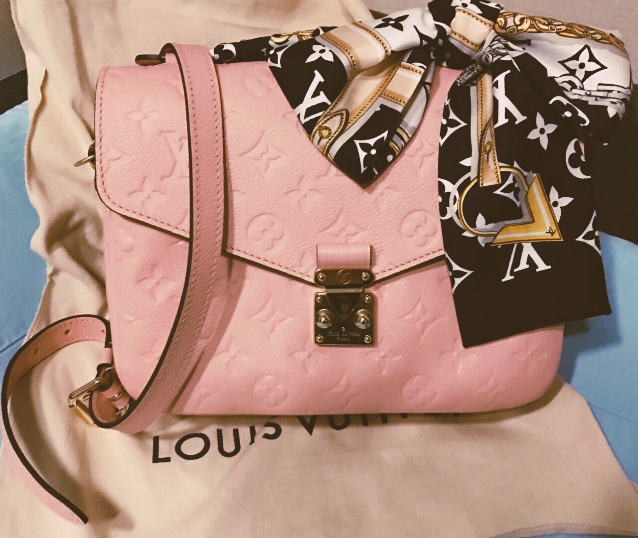 LV最新粉色时尚潮流璀璨印记的璀璨之选