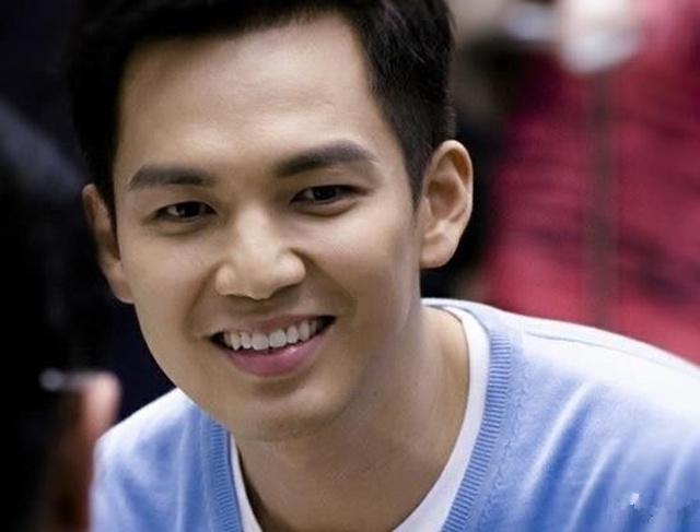 探究明星脸型之美,脸长明星的魅力展现