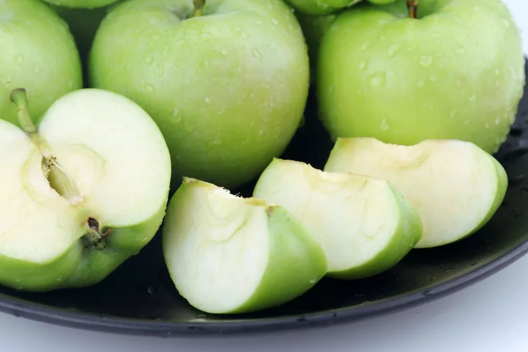 青苹果正式上市，新鲜果品亮相市场