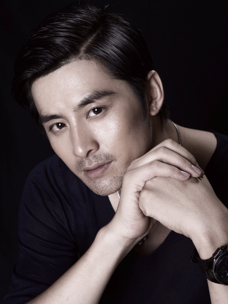 演技之星，男演员佳，塑造多样角色的魅力展现