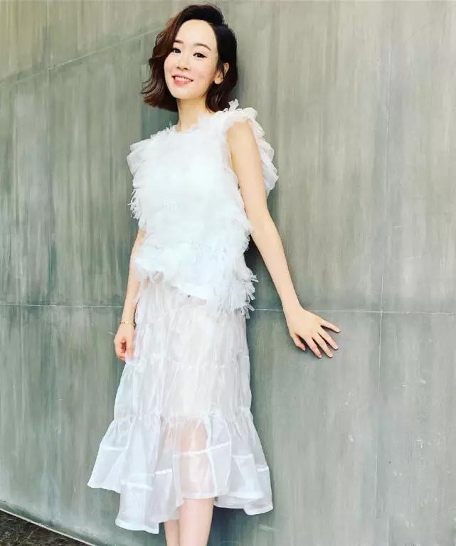 杨思琦与郑源共探自然美景,最新旅行动态曝光