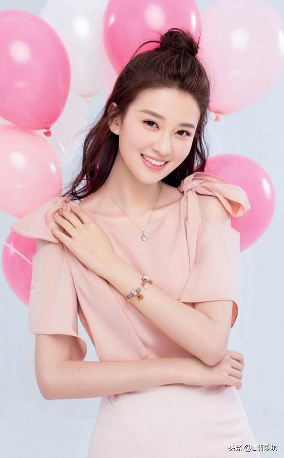 杨思琦与郑源共探自然美景，最新旅行动态曝光