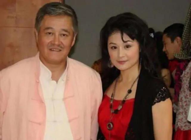 本山传媒最新影片，展现东北风情与喜剧魅力的视觉盛宴！