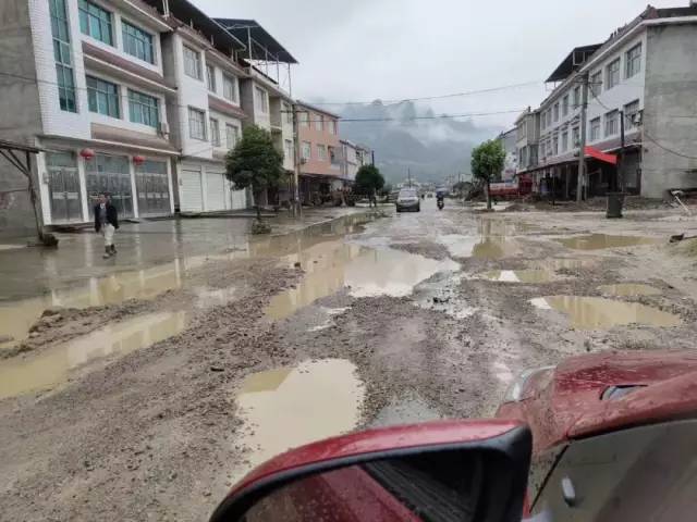 张慈公路最新进展、挑战与前景展望，动态更新报告