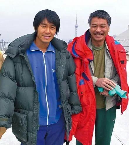 周星驰最新电影作品全集,一网打尽精彩瞬间!