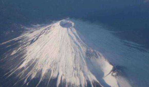 富士山最新喷发动态及山下奇遇与情感纽带