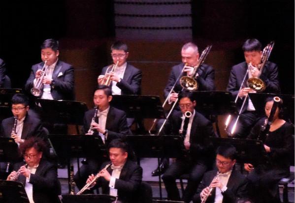 上海歌剧院演员与小巷深处的秘密舞台，探寻隐藏特色小店的神秘面纱