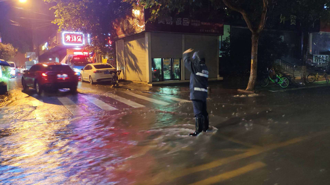 大庆暴雨实时,气象观察与应对策略探讨