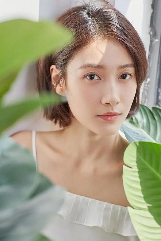 啜妮,独特魅力与非凡演技的展现