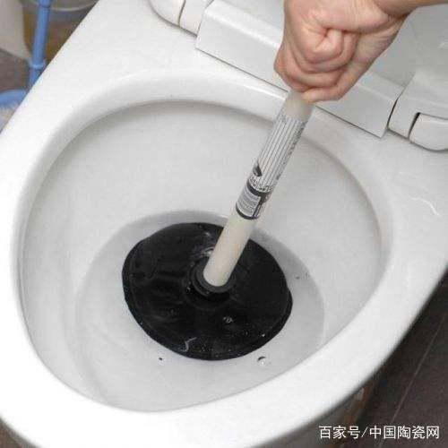 最新款马桶疏通器,家庭小英雄与友情力量的展现