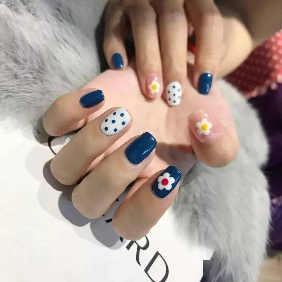 最新彩虹美甲潮流图片大赏