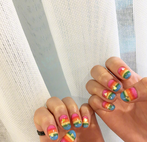最新彩虹美甲潮流图片大赏