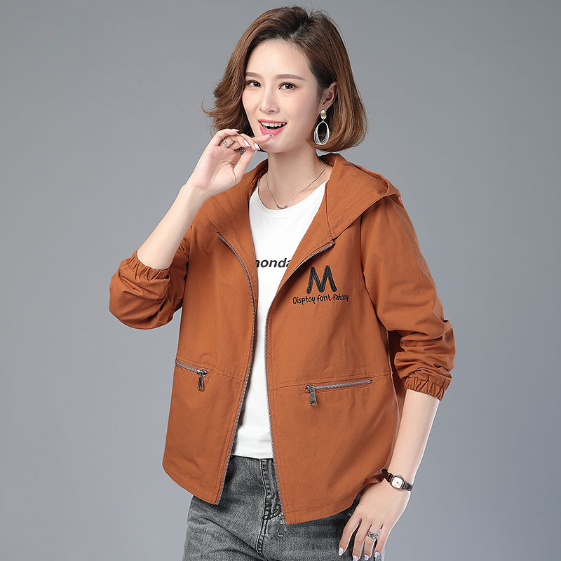 最新款女装休闲外套，与自然美景的轻松时尚之旅