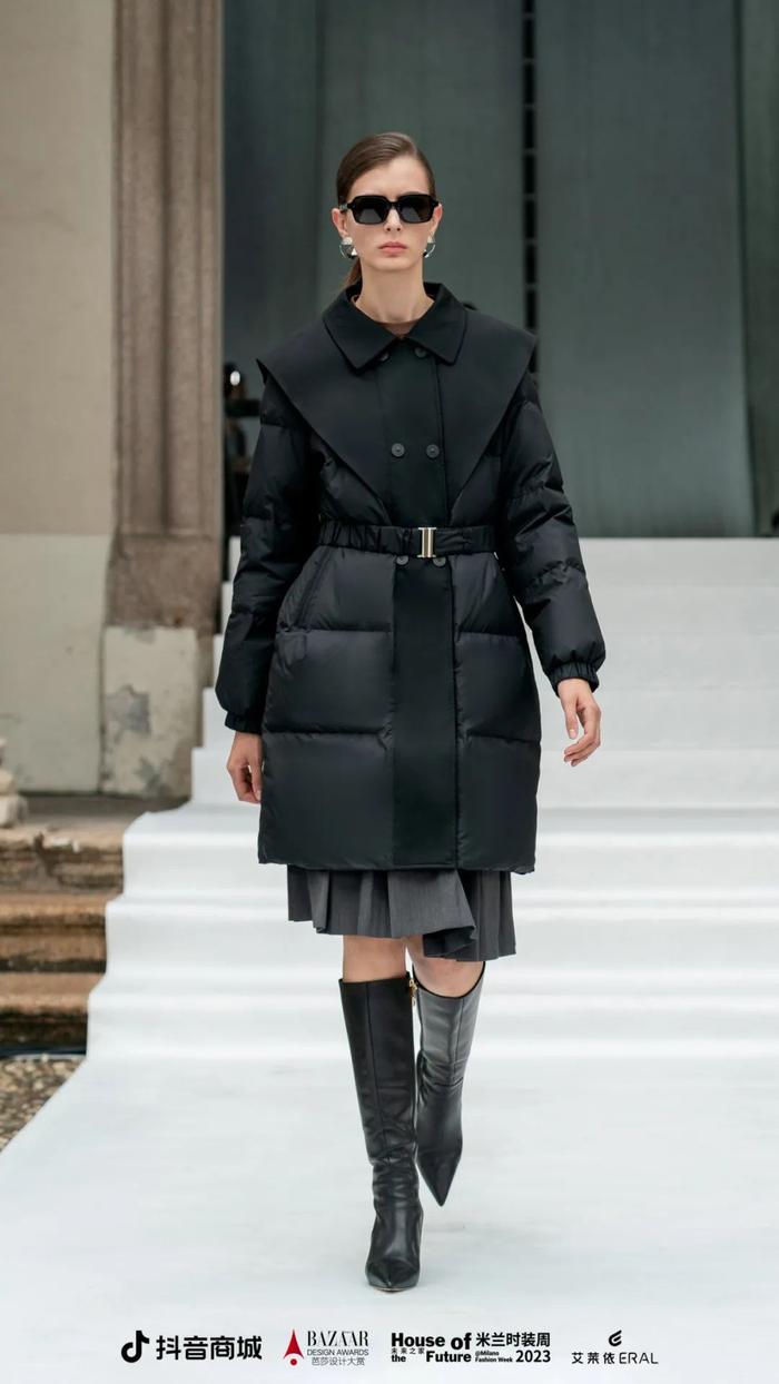 羽绒服最新走秀，小巷时尚秘境探秘