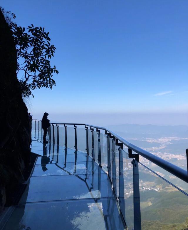 玻璃栈道事故频发,安全与风险并存最新报道