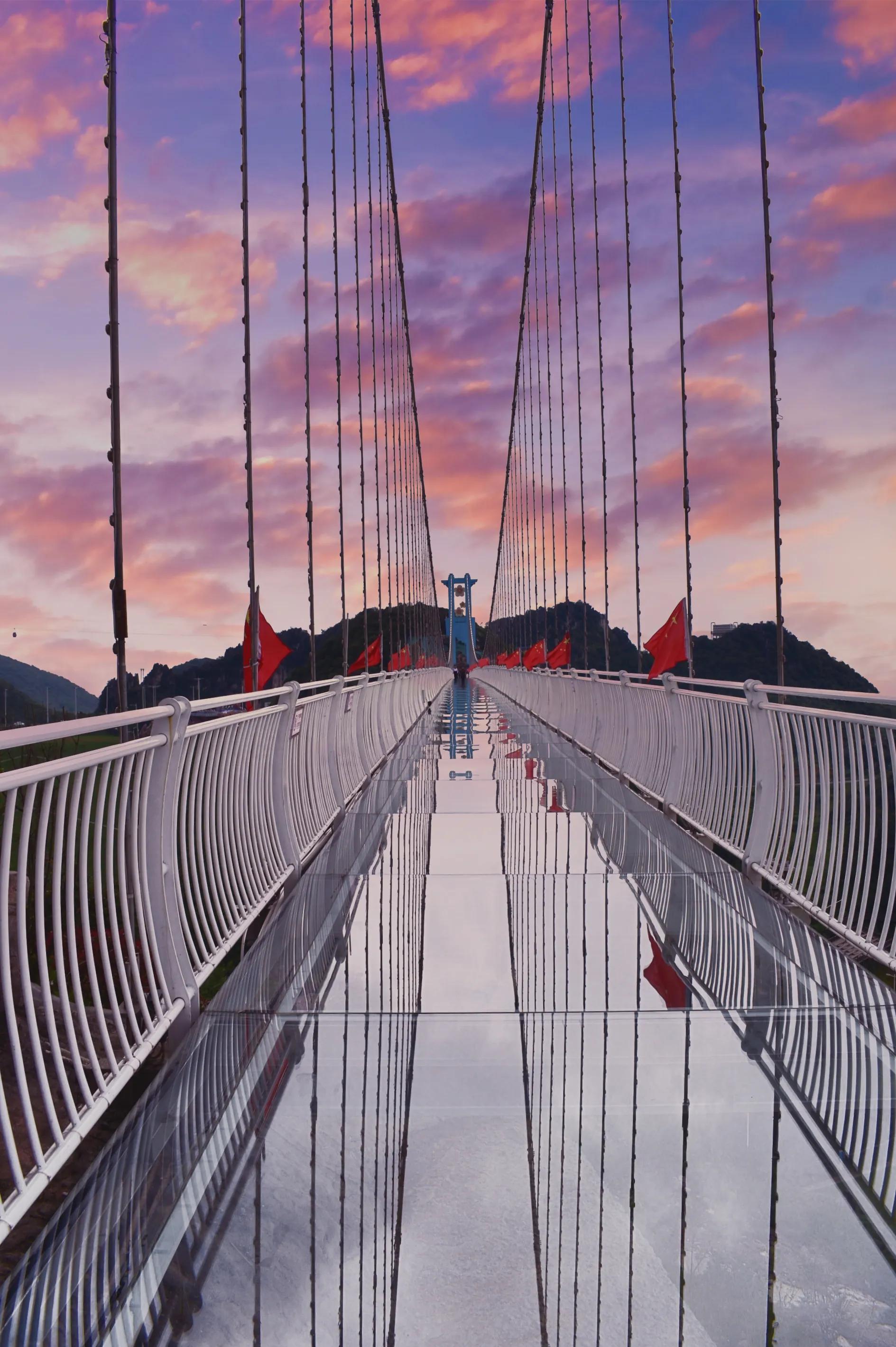 玻璃栈道事故频发,安全与风险并存最新报道