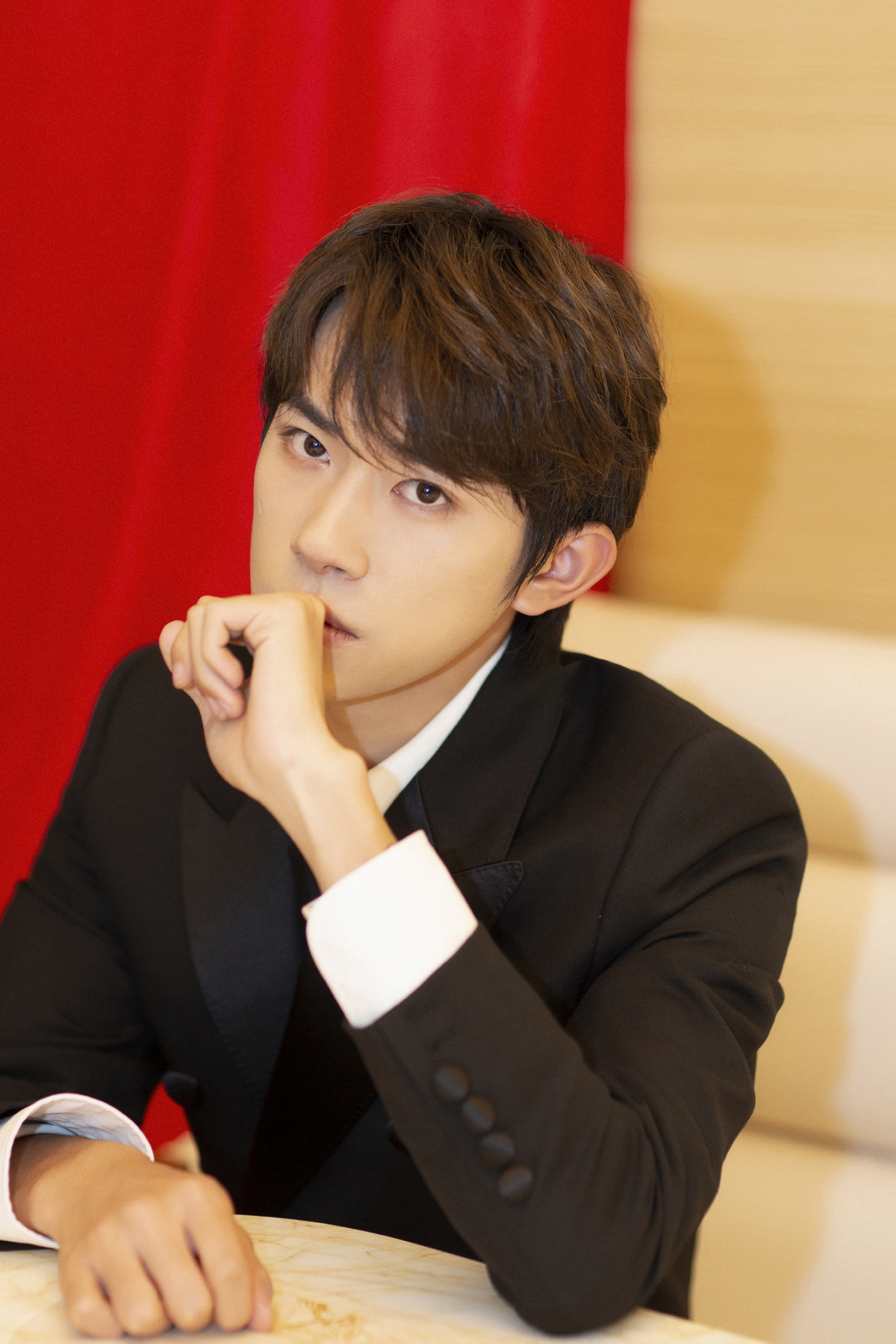 易烊千玺的导演之路，跨界转型的机遇与挑战