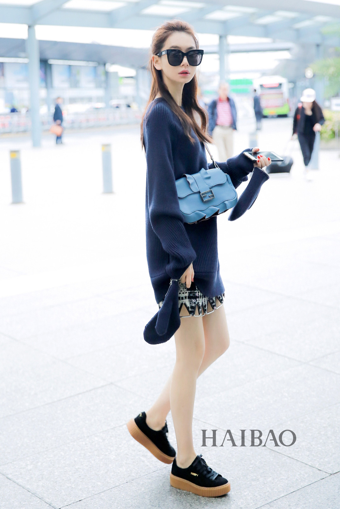 女明星最新街拍包包揭秘，潮流包包大解密✨