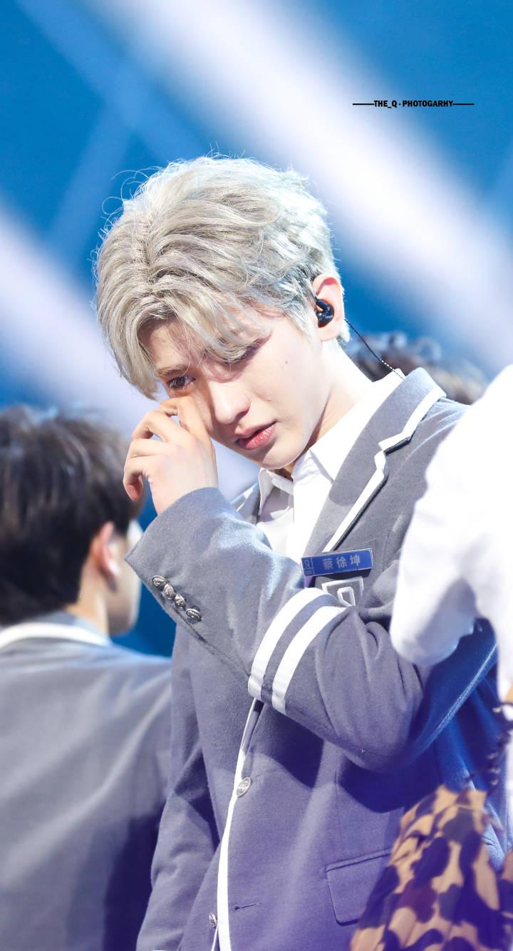 蔡徐坤最新高清照片,展现时尚潮流与公众形象魅力