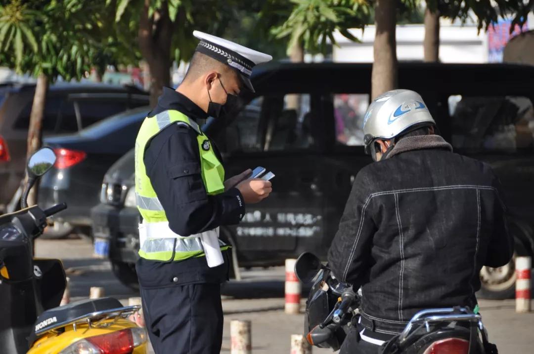 云南省疫情最新通报,小城日常与温情故事