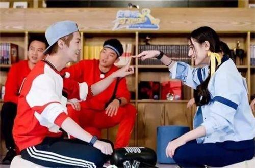 关晓彤现身跑男,科技革新引领未来生活新篇章