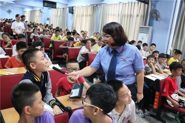 最新福建法治报电子版，法治日常故事温馨呈现