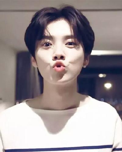 鹿晗最新发型图片2025,潮流与个人立场的探索