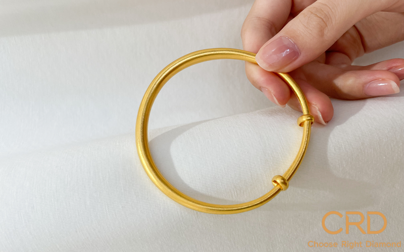 黄金手镯的力量,闪耀人生的最新款设计,与变化共舞于人生舞台