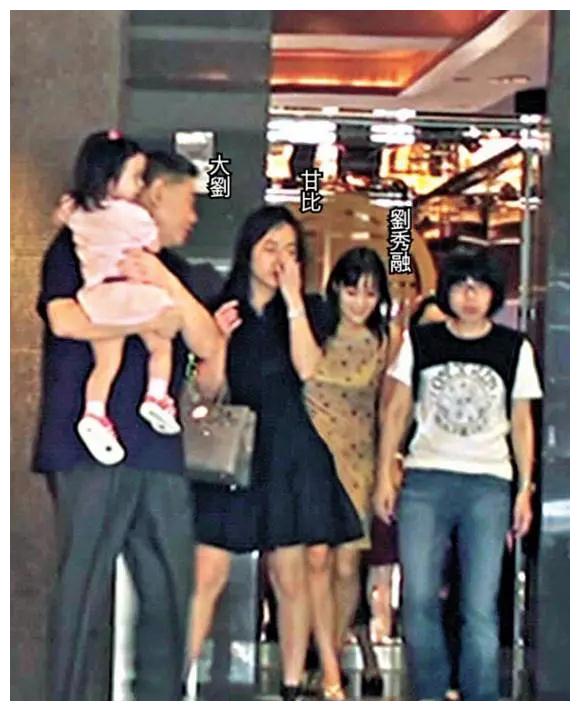 吕丽君与子女最新日常趣事揭秘