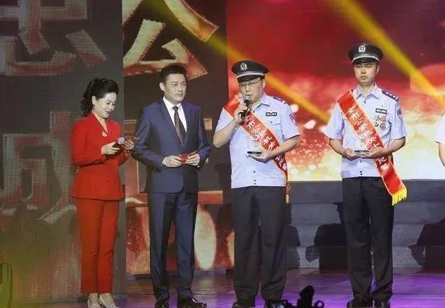 新时代公安事业的蓬勃发展,人民公安向前进最新版