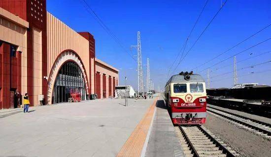 新疆铁路局最新动态报道