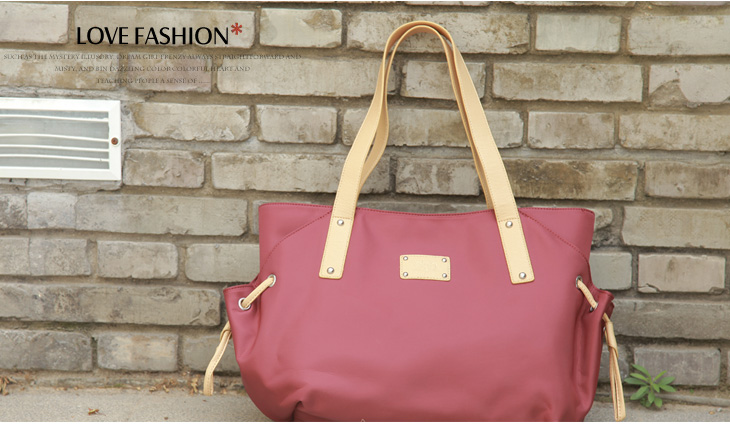 时尚与科技的完美融合,2025年最新款手提包