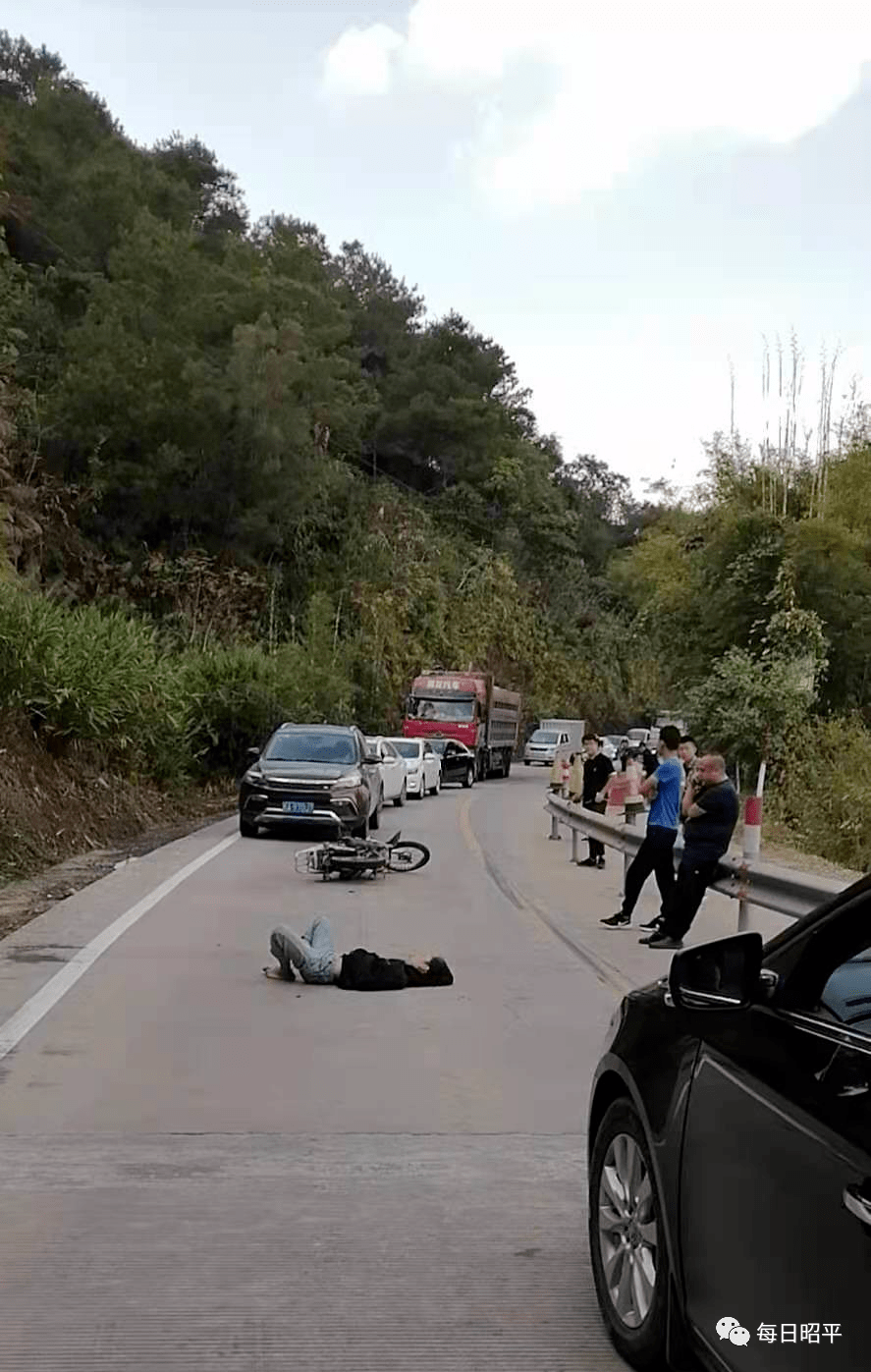 广西昭平发生最新交通事故