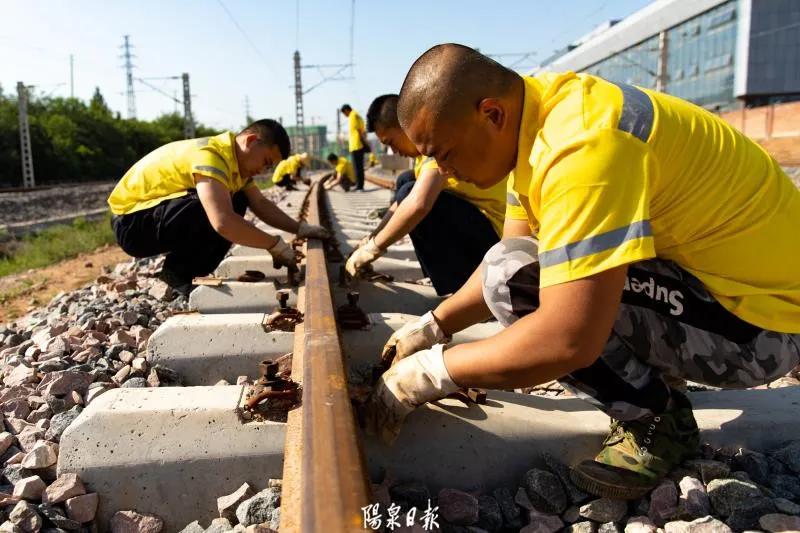 铁路劳务工的日常与爱的温馨旅程,最新消息与陪伴的力量